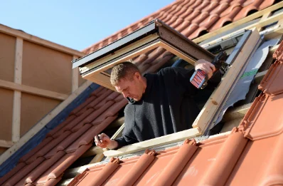 Pose de fenêtres de toit Velux à Grand-Corent
